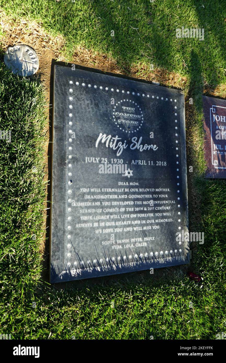 Los Angeles, California, USA 10th November 2022 Mitzi Shore&rsquo;s Grave in
