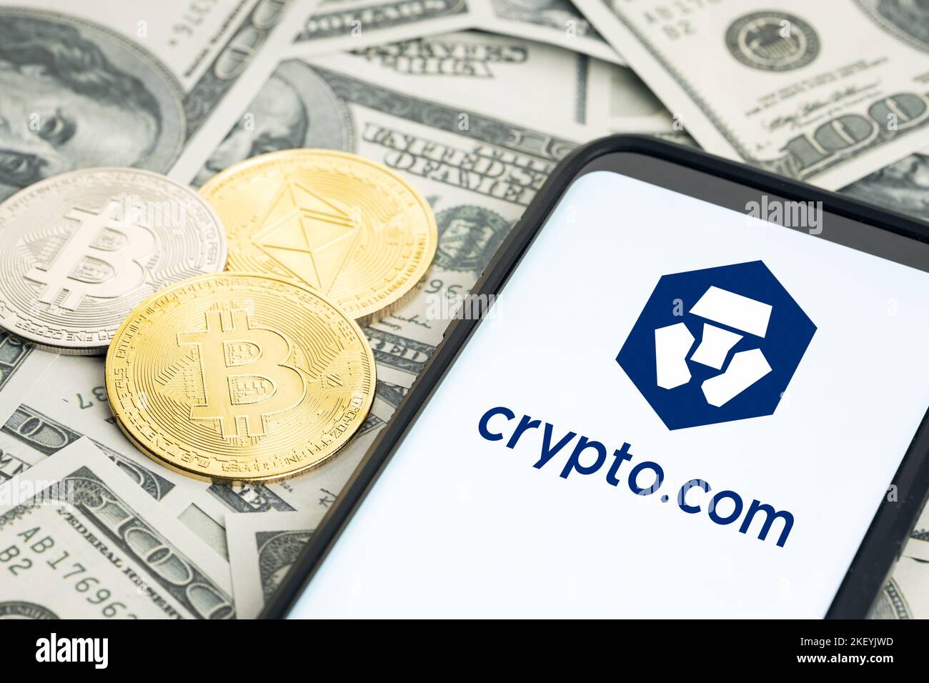 Crypto com coin cro hi-res stock photography and images - Alamy