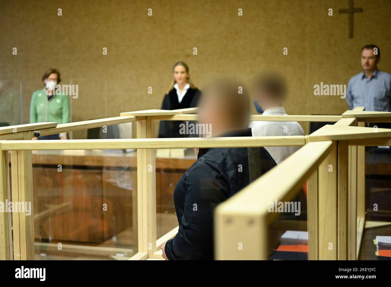 Munich, Germany. 15th Nov, 2022. The two defendants (2nd from r-l) and ...