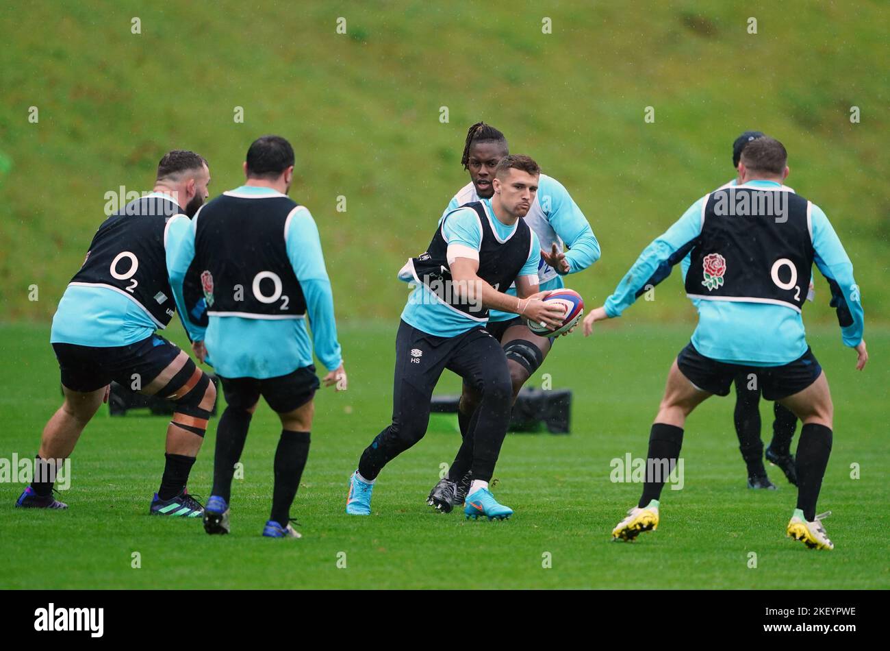 England's Henry Slade (centre) during a training session at Honda England Rugby Performance Centre at Pennyhill Park, Bagshot. Picture date: Tuesday November 15, 2022. Stock Photo