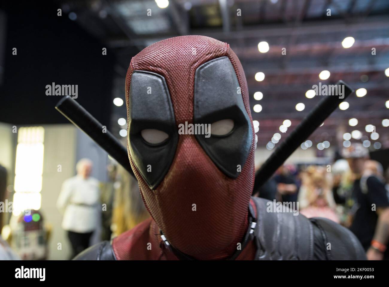 Deadpool cosplay hi-res stock photography and images - Alamy, image size:1300x957