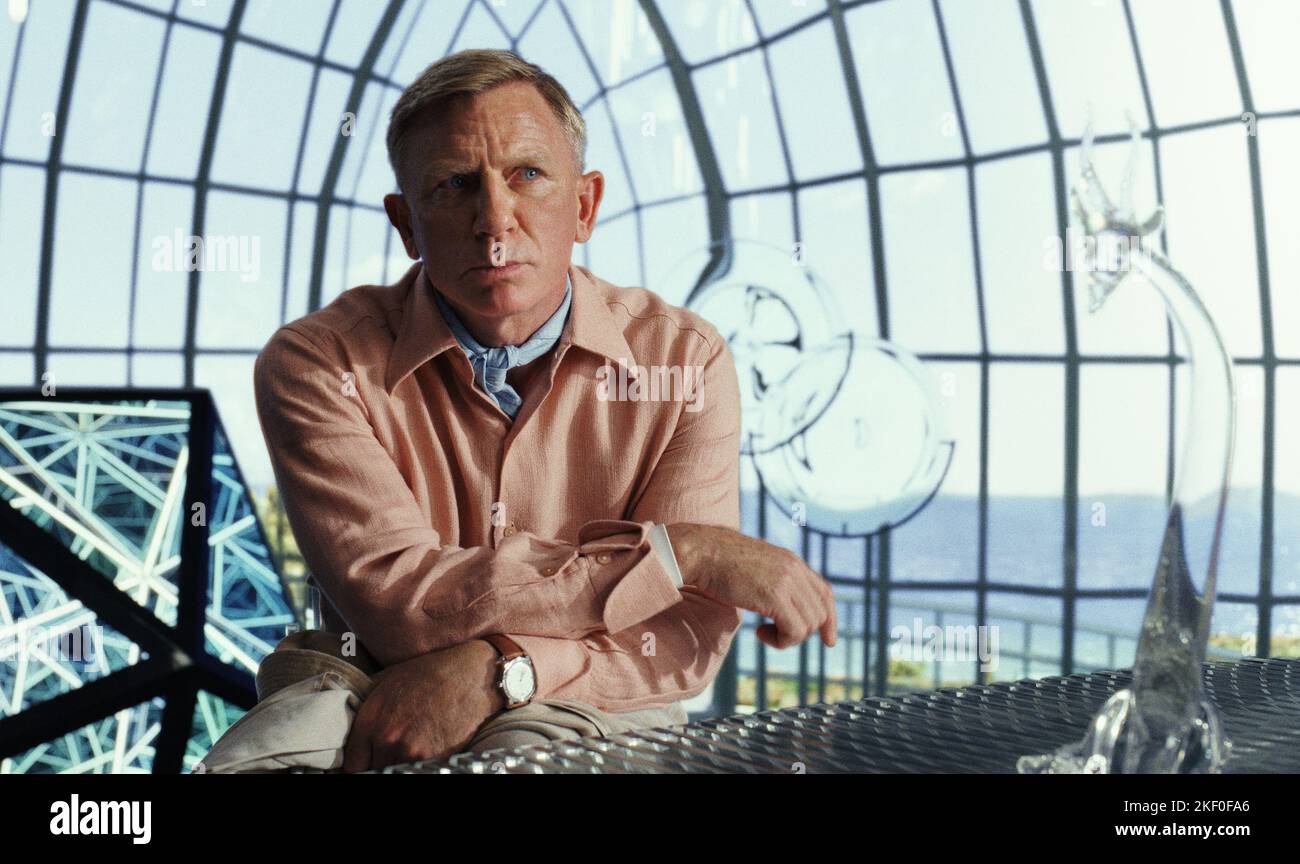 Glass Onion Daniel Craig Stock Photo Alamy