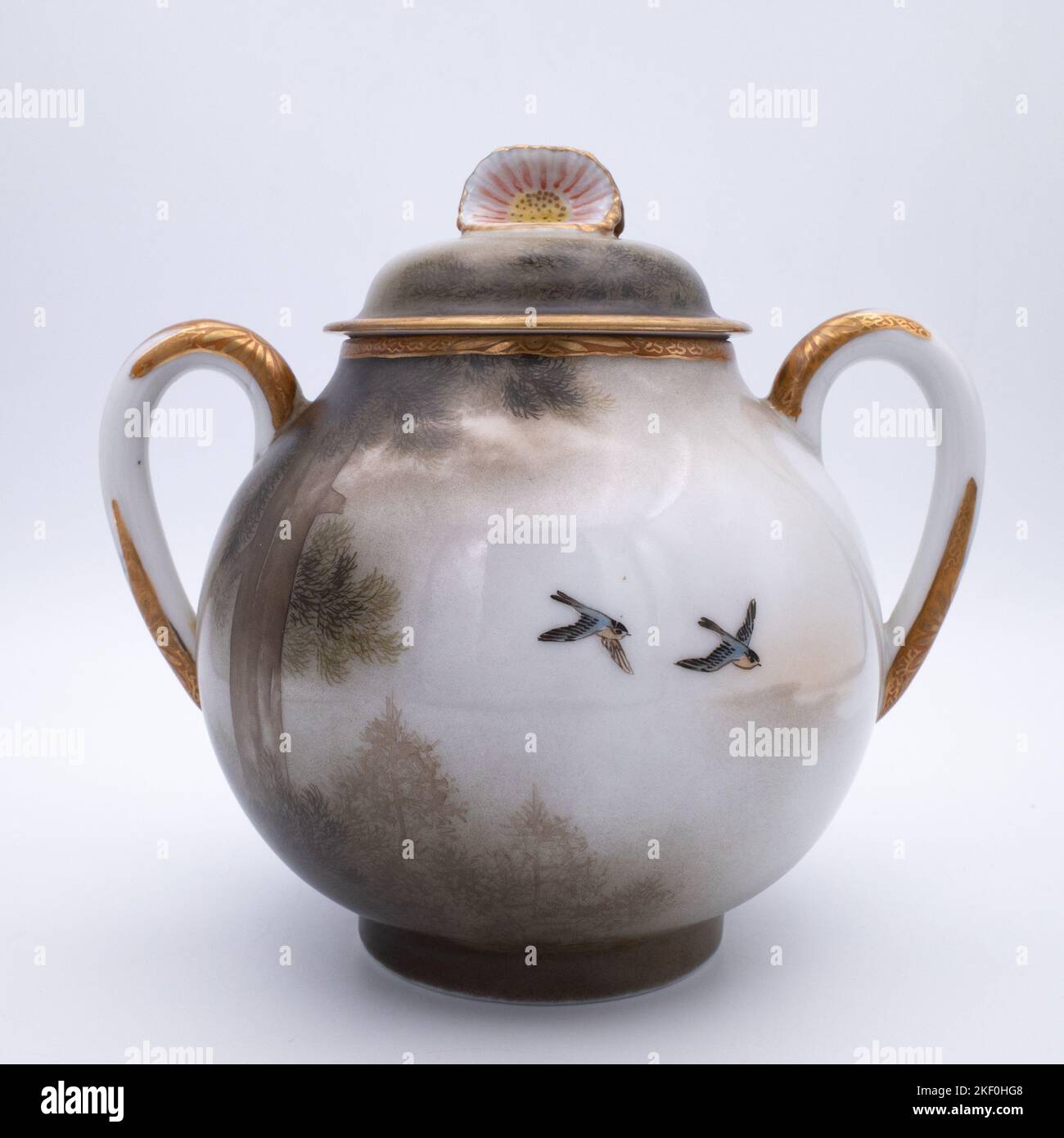 Fine Antique Japanese Kutani Porcelain Teapot and Sugar Bowl. Early