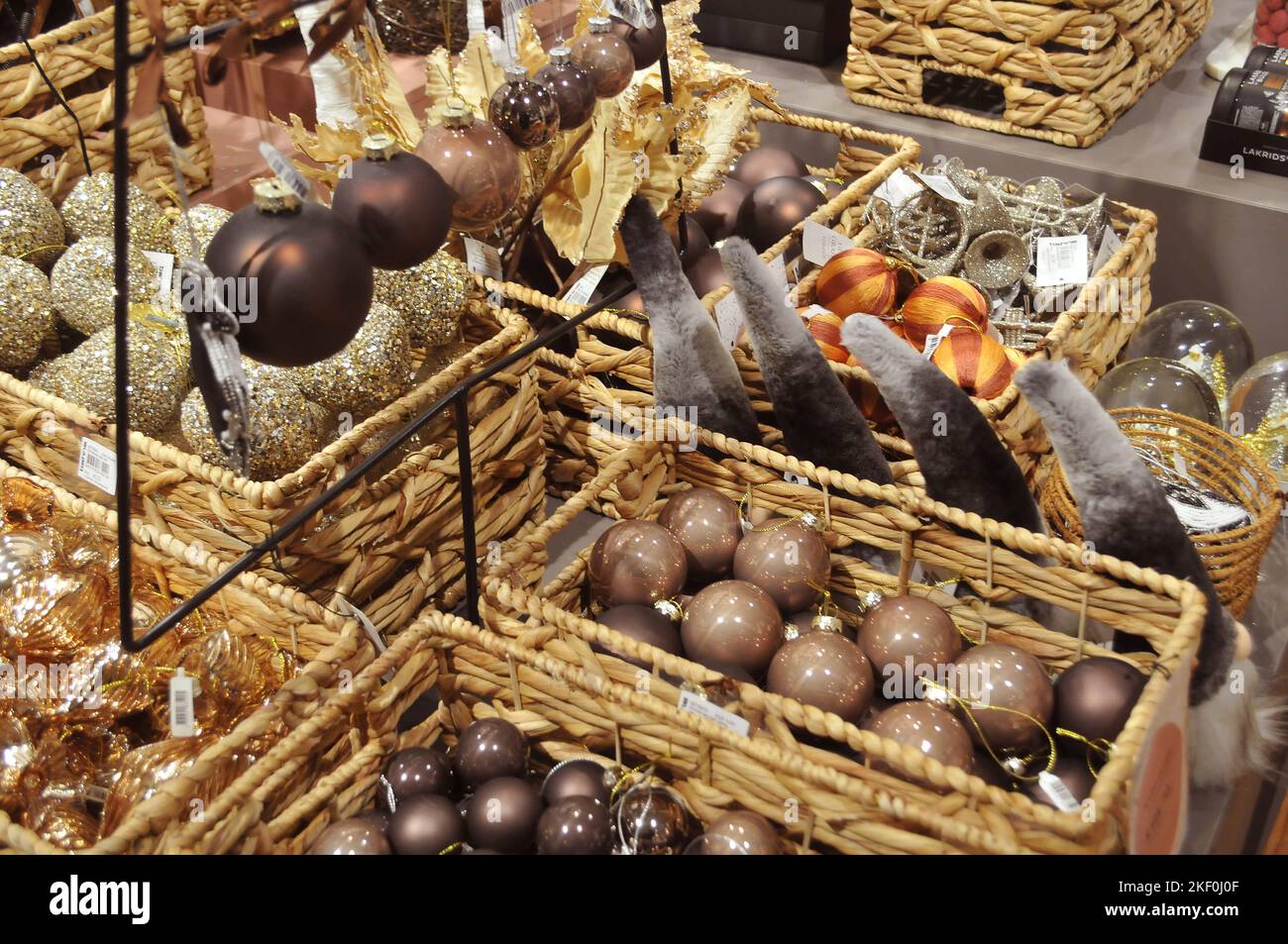 Arnments hi-res stock photography and images - Alamy