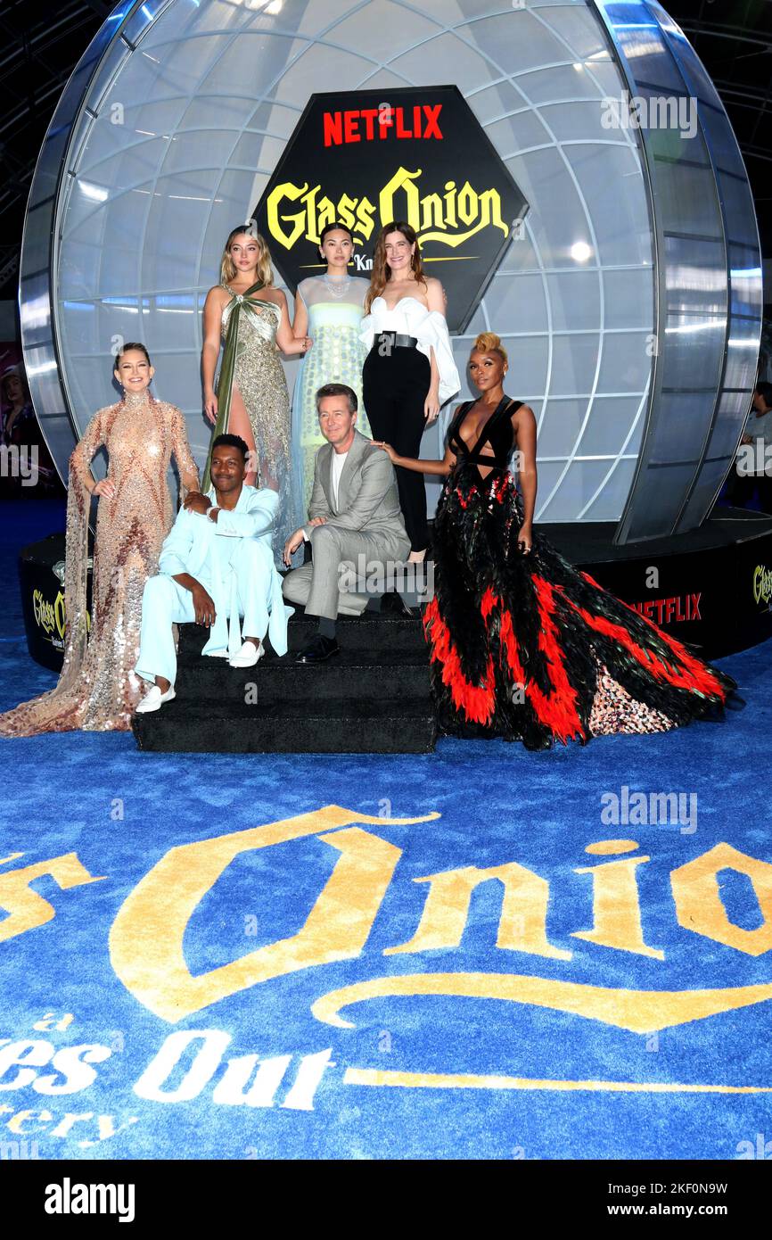 LOS ANGELES - NOV 14: Kate Hudson, Leslie Odom Jr., Madelyn Cline