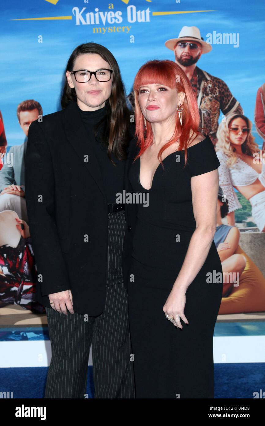 LOS ANGELES NOV 14 Clea DuVall, Natasha Lyonne at the "Glass Onion