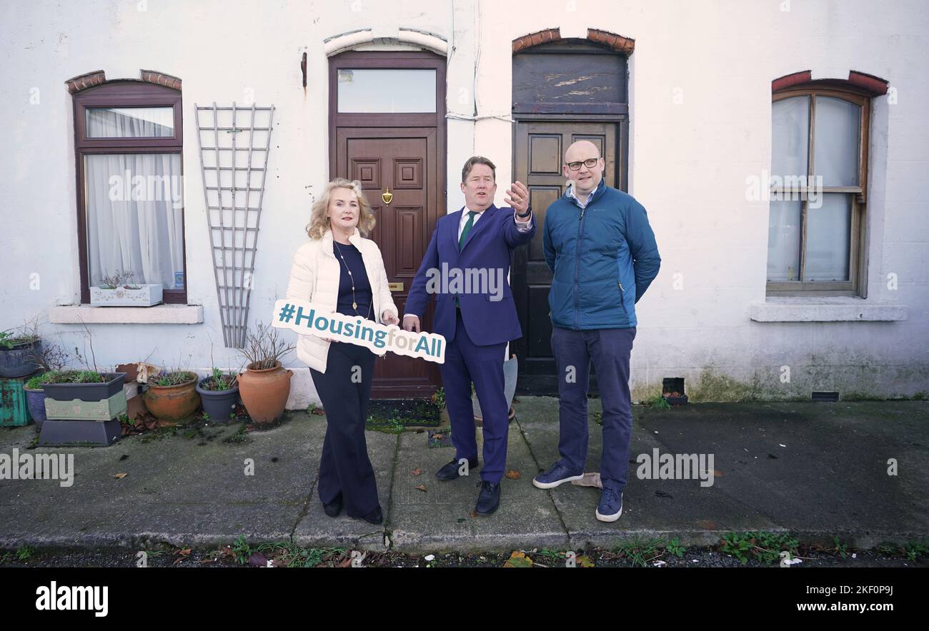 Housing minister Darragh O'Brien launches the expanded Croi Conaithe vacant home scheme at Stoneybatter in Dublin, with Senator Mary Fitzpatrick and Dublin city councillor Ray McAdam (right). Picture date: Tuesday November 15, 2022. Stock Photo