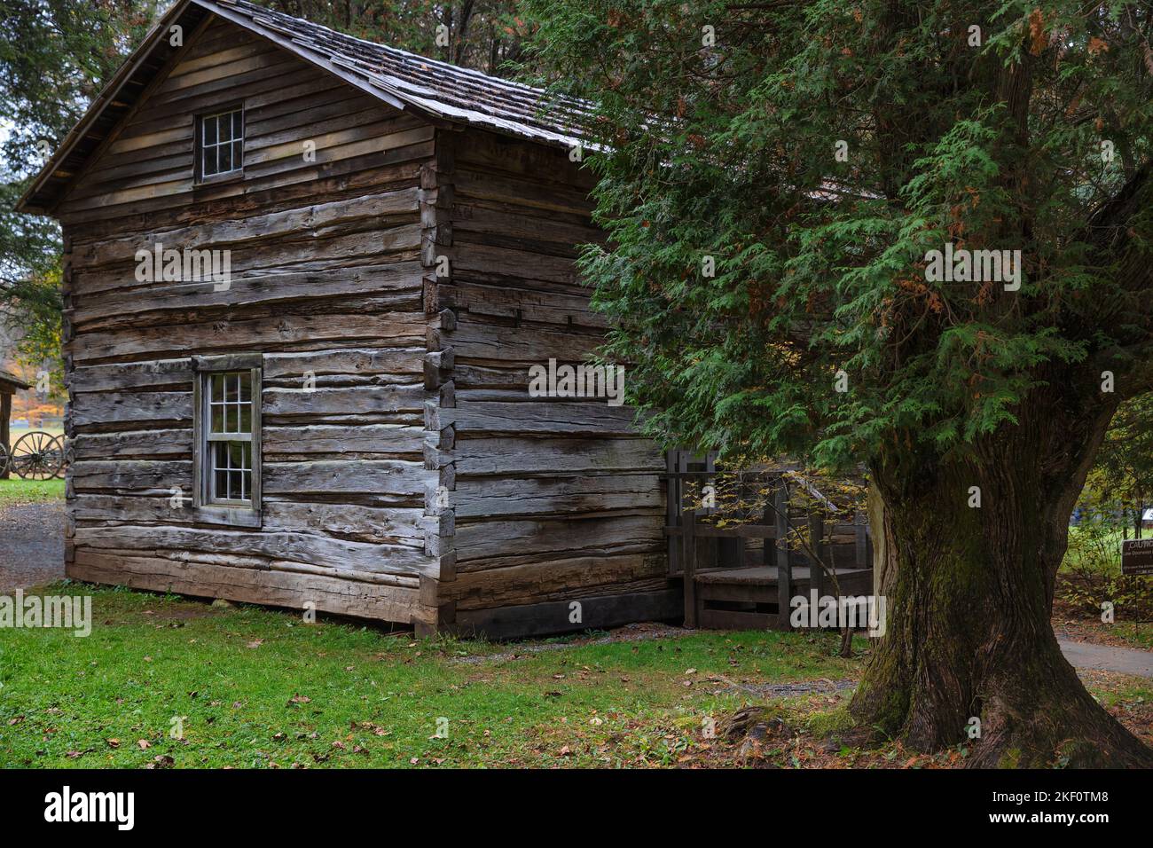 Vesta, Virginia, USA - October 15th, 2022: Mathews Cabin on the site of the Mabry Grist Mill along the Blue Ridge Parkway in Virginia. Stock Photo