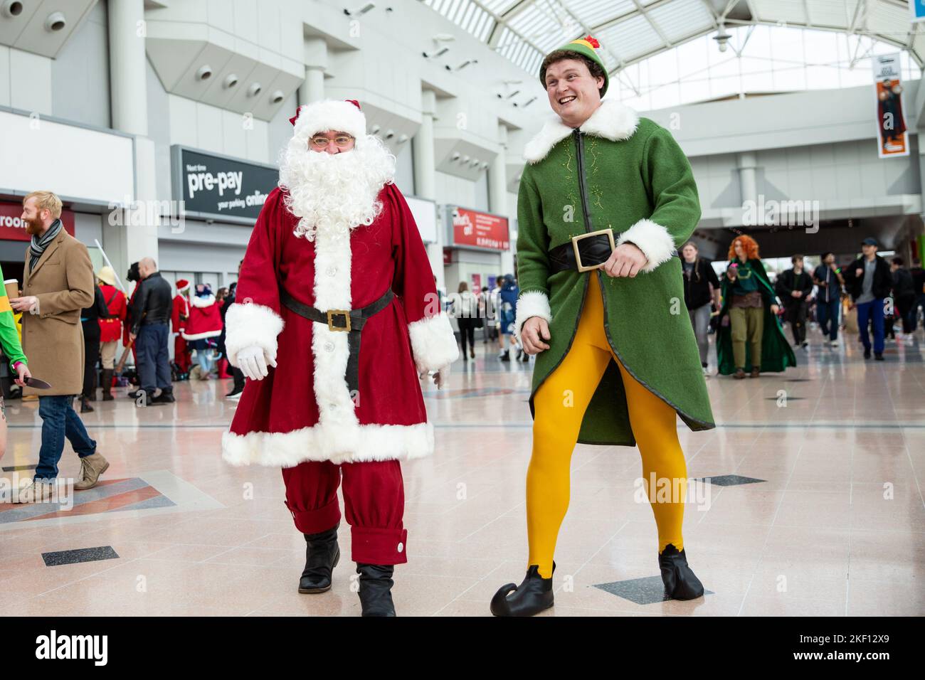 birmingham nec uk november 13 2022 a pair of male cosplayers dressed as buddy the elf and santa claus at mcm birmingham comic con 2022 2KF12X9