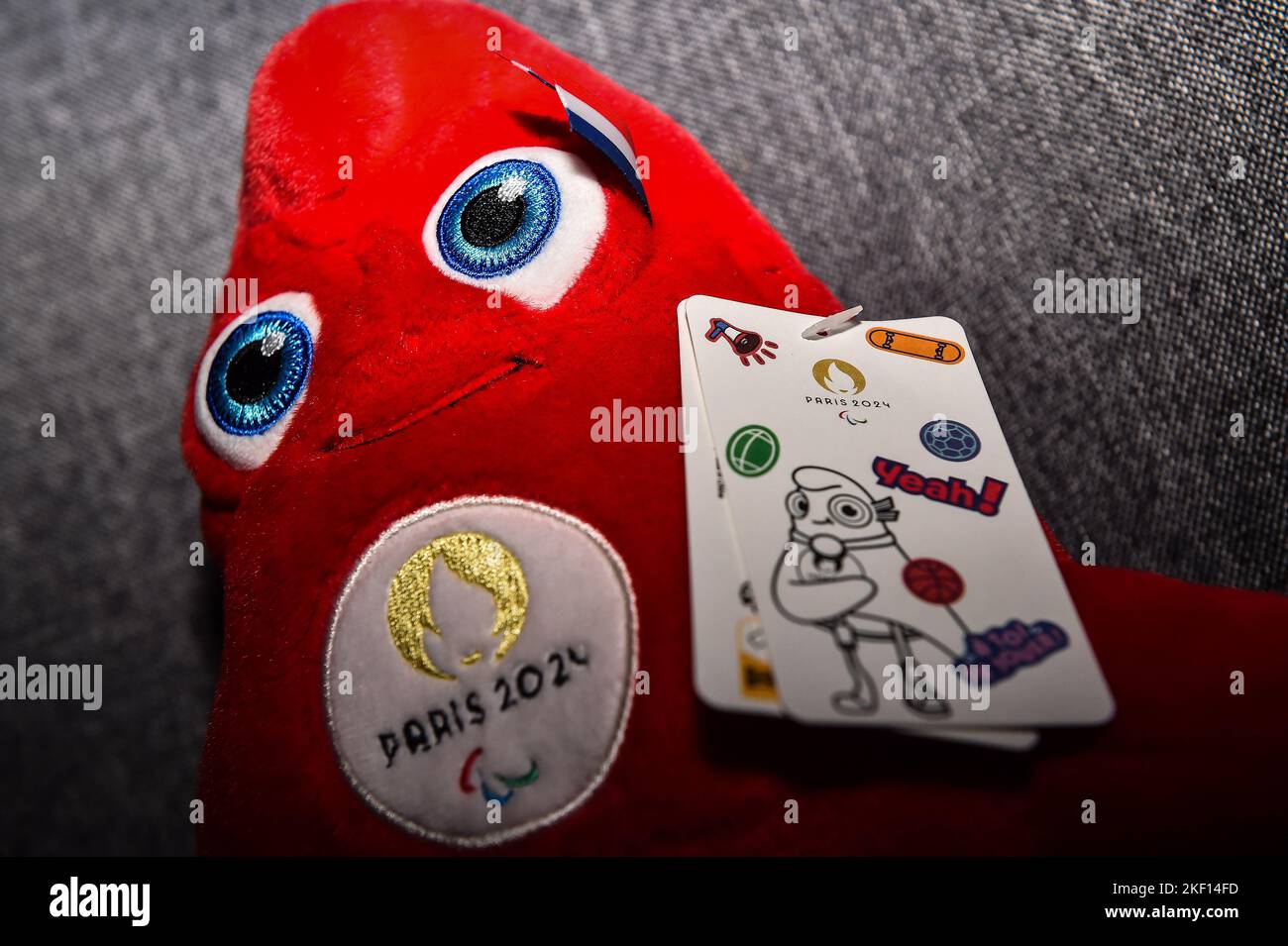 MASCOTTE JO Paris 2024 Les Phryges SKATEBOARD 12,5 Cm Figuri MASCOTTE JO Paris 2024 Les Phryges SKATEBOARD 12,5 Cm Figuri