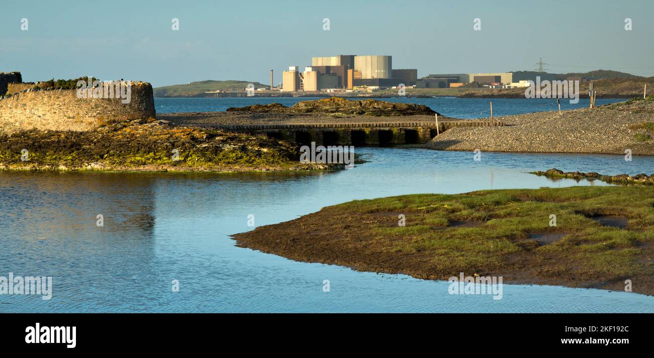 Wylfa power station is the only nuclear power station in wales viewed from western end of Cemlyn Bay on northern coast Isle of Anglesey, North Wales U Stock Photo