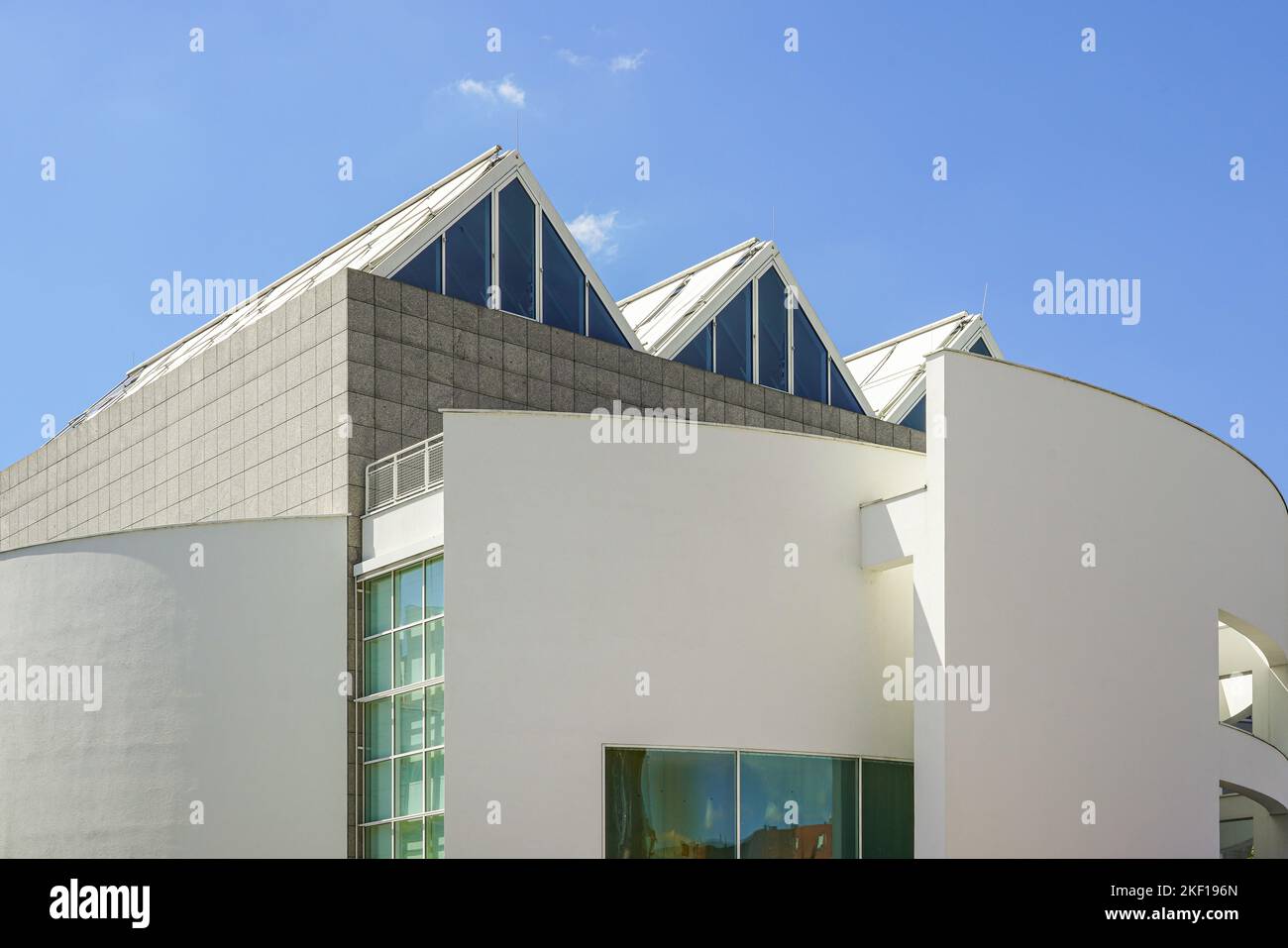 Ulm townhouse (Stadthaus) was designed by New York architect Richard