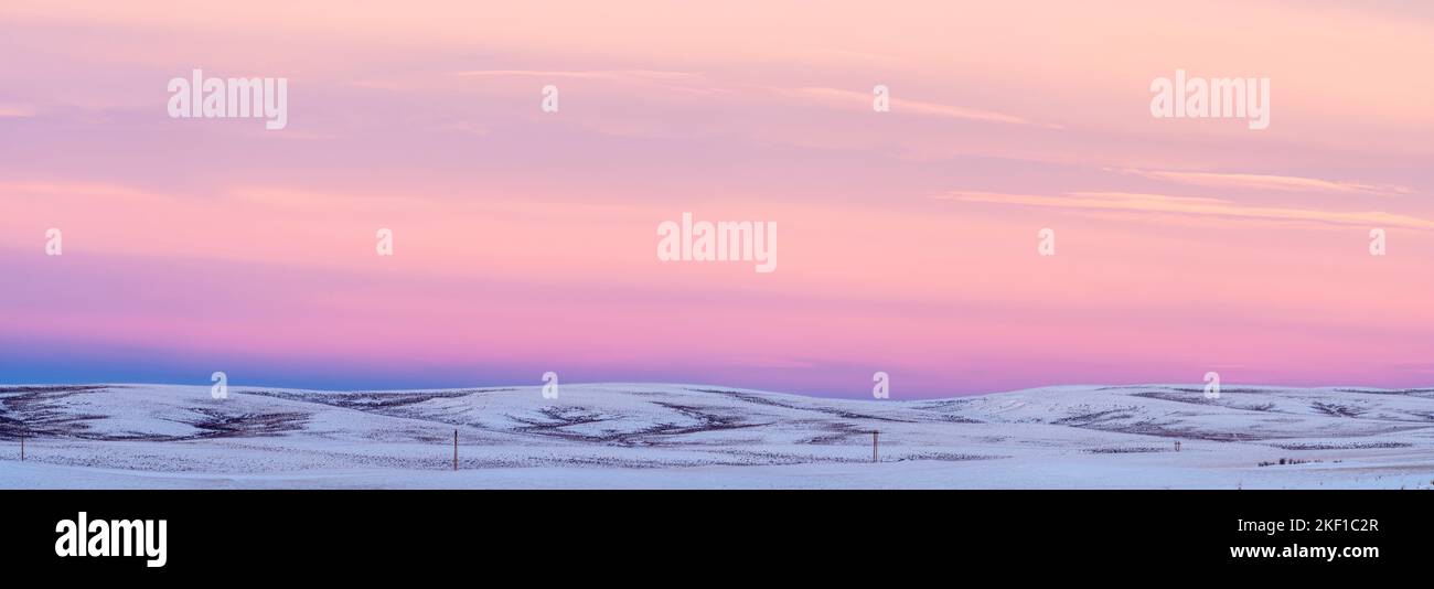 Winter prairie dawn, I 25 north of Casper, Wyoming, USA Stock Photo