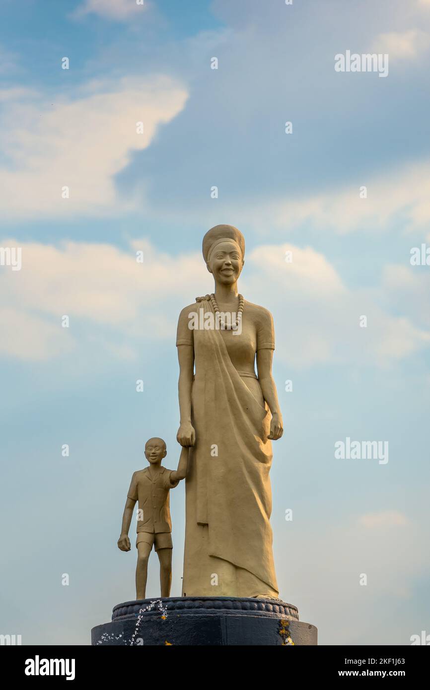 Kigali, Rwanda - August 19 2022: This statue of a woman and child in traditional Rwandan clothing tops a popular roundabout in Kimihurura. Stock Photo