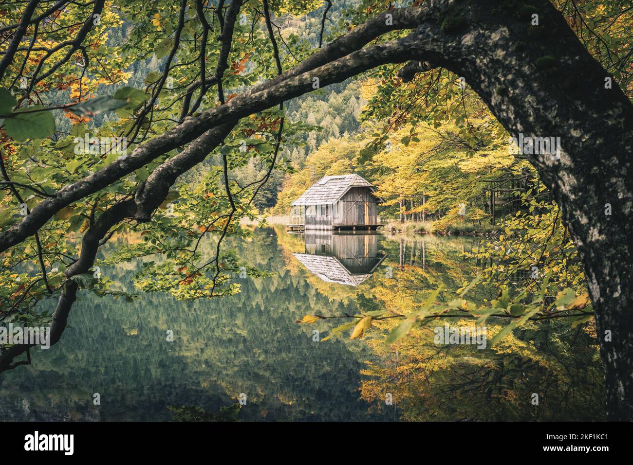 Hinterer Langbathsee close to Gmunden and Ebensee in Austria. Scenic place during moody autumn weather. Stock Photo