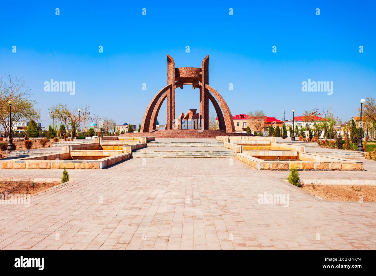 Фарра Авраам үйдегі секс порно видео Ол дөрекі түрде кіріп, жыныстық қатынасқа түсіруге мәжбүр етті.