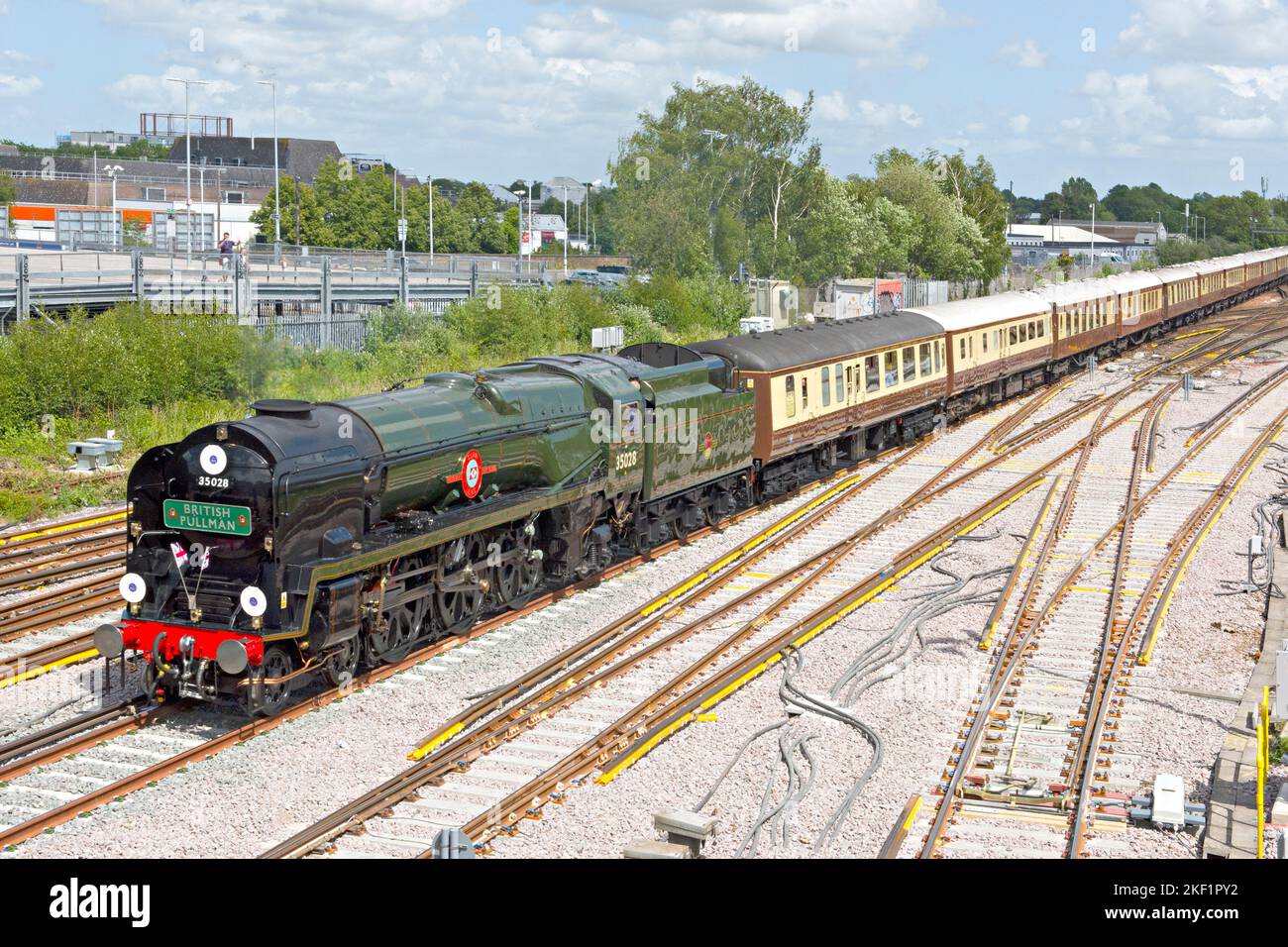 Steam Locomotive no 35028 'Clan Line' approaching Tonbridge station with the prestigious Belmond British Pullman train Stock Photo