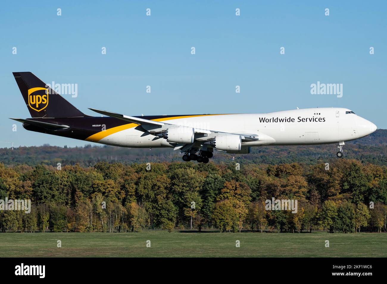 UPS Boeing 747-8F with registration N622UP on short final for runway 14L of Cologne Bonn Airport Stock Photo
