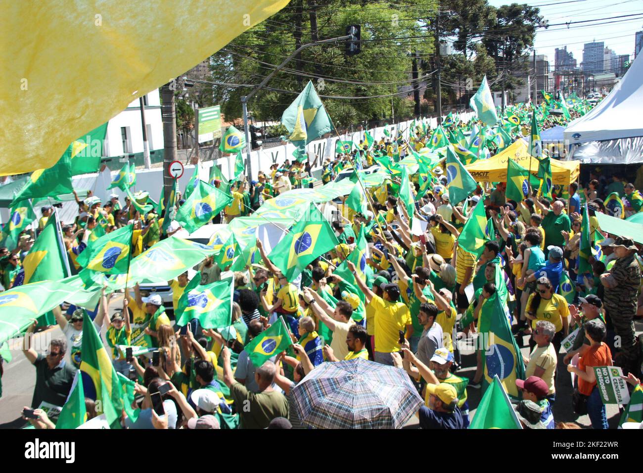 curitiba-parana-brasil-15th-nov-2022-int-protesters-supporting