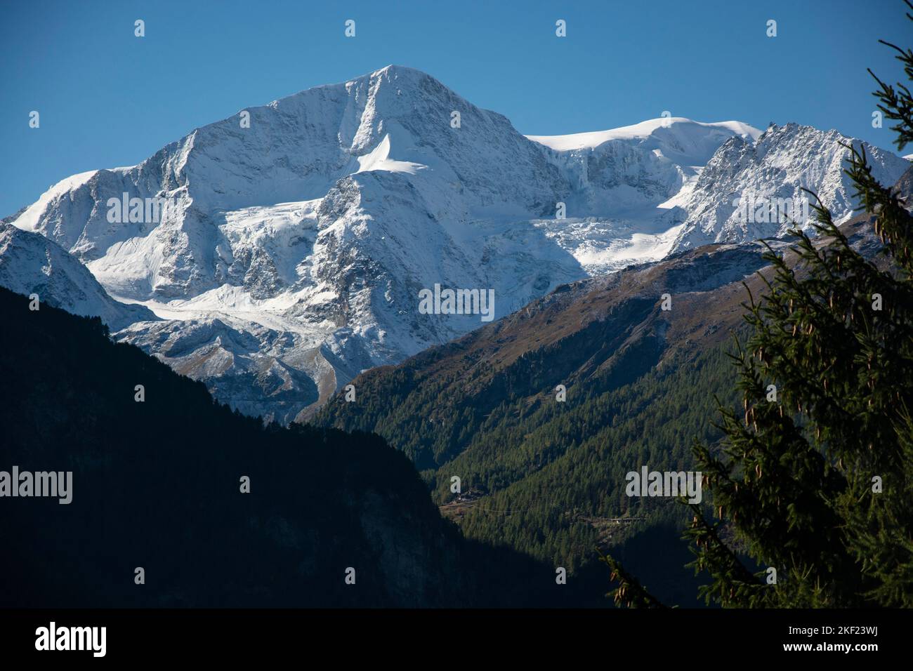 Imposante Bergkulisse im Walliser Val d'Herens Stock Photo
