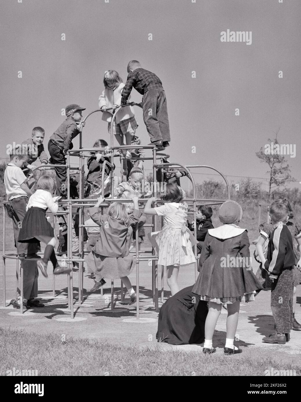 Girls and boys outdoors 1950s hi-res stock photography and images