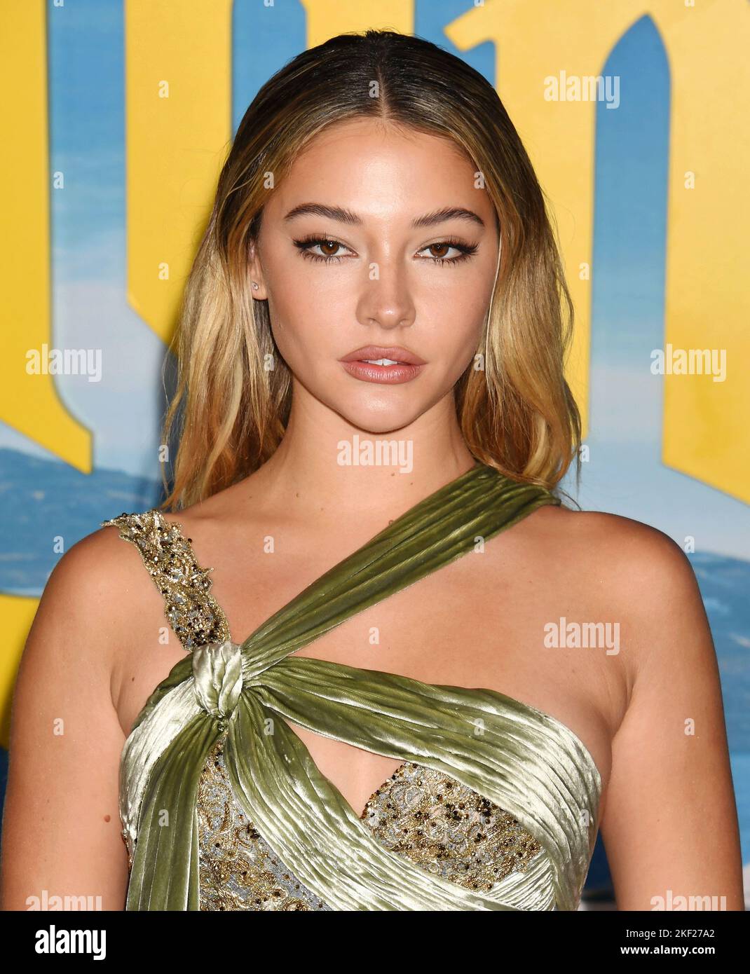 LOS ANGELES, CALIFORNIA NOVEMBER 14 Madelyn Cline attends the premiere of "Glass Onion A