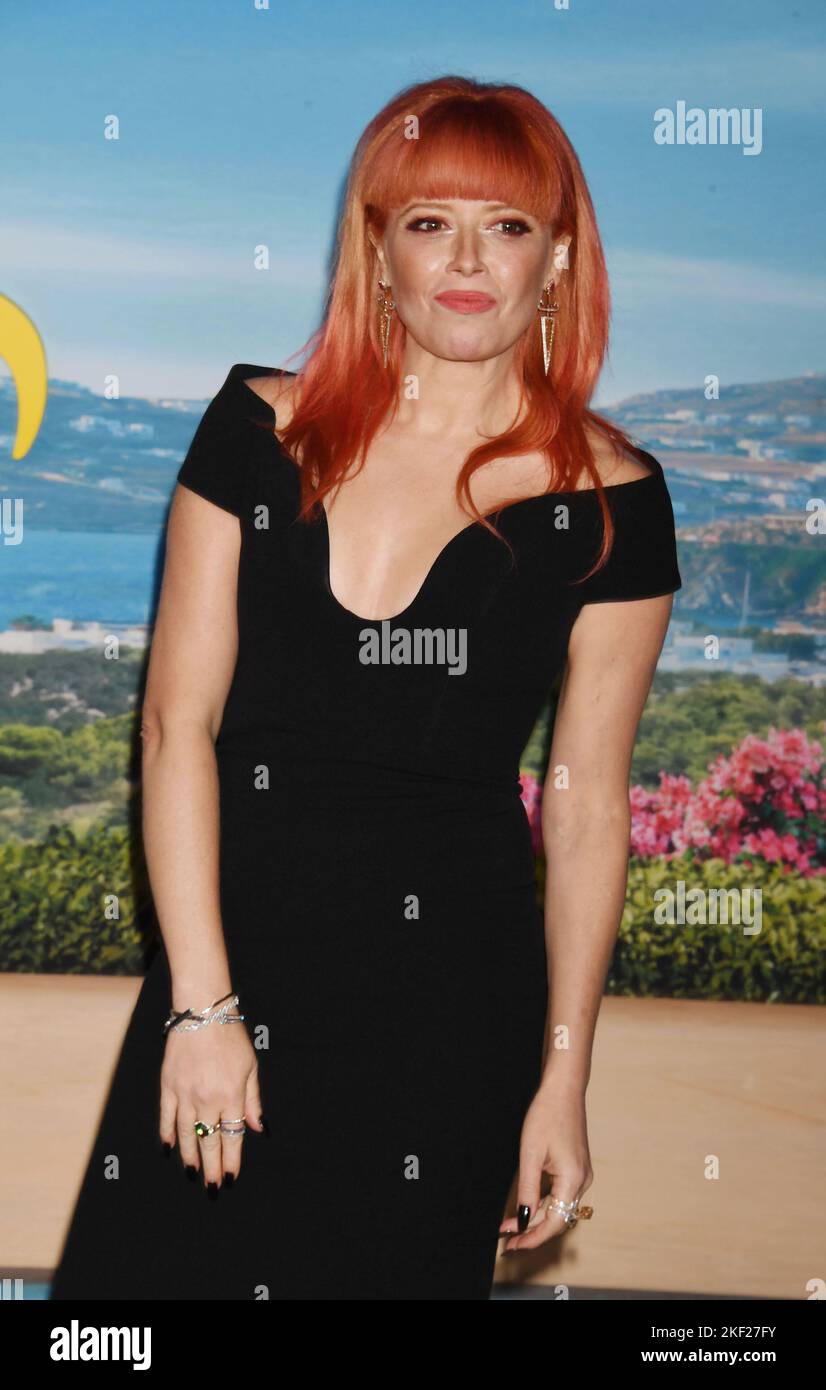 LOS ANGELES, CALIFORNIA NOVEMBER 14 Natasha Lyonne attends the premiere of "Glass Onion A