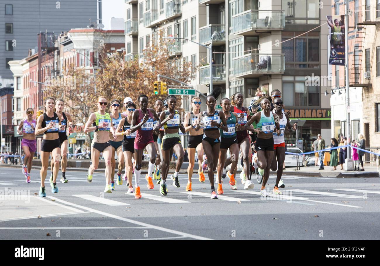 2022 TCS New York City Marathon runners cruise up 4th Avenue through