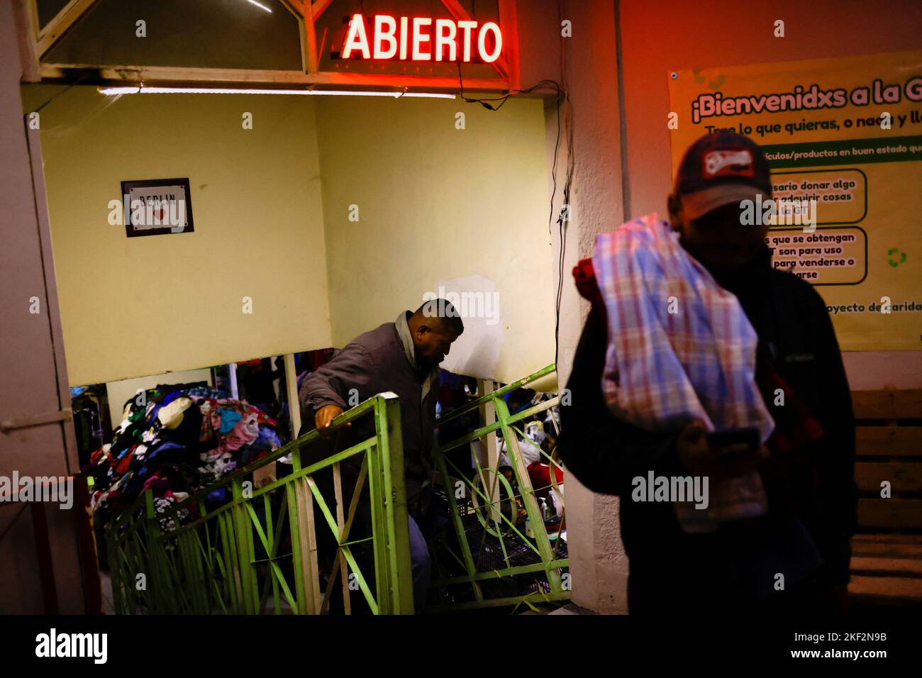 Venezuelan migrants carry their clothes after visiting the "Gratis
