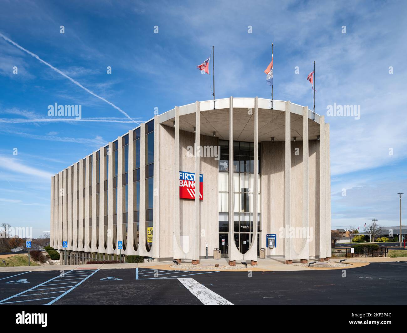 Modernist bank building in Creve Coeur Stock Photo Alamy