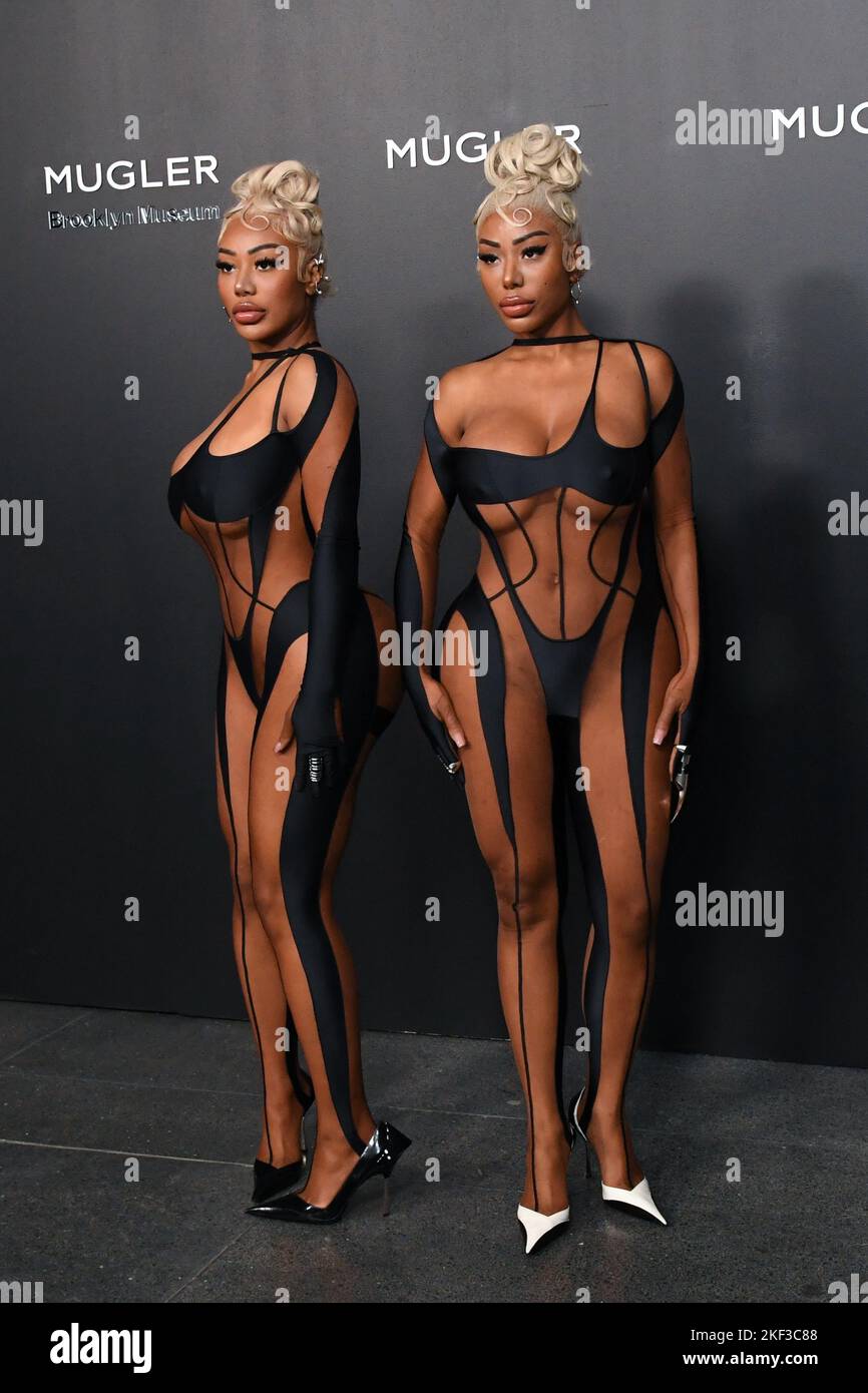 Shannon Clermont and Shannade Clermont walking the red carpet at the