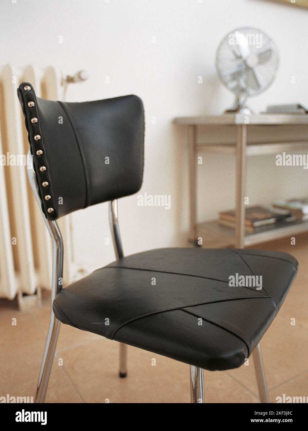 Black leather and chrome chair Stock Photo - Alamy