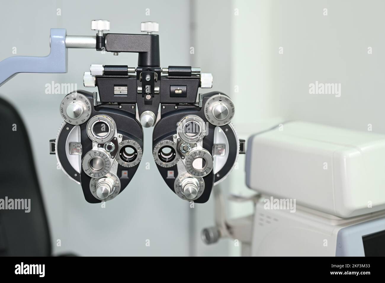 Phoropter eyesight measurement testing machine, optical equipment for