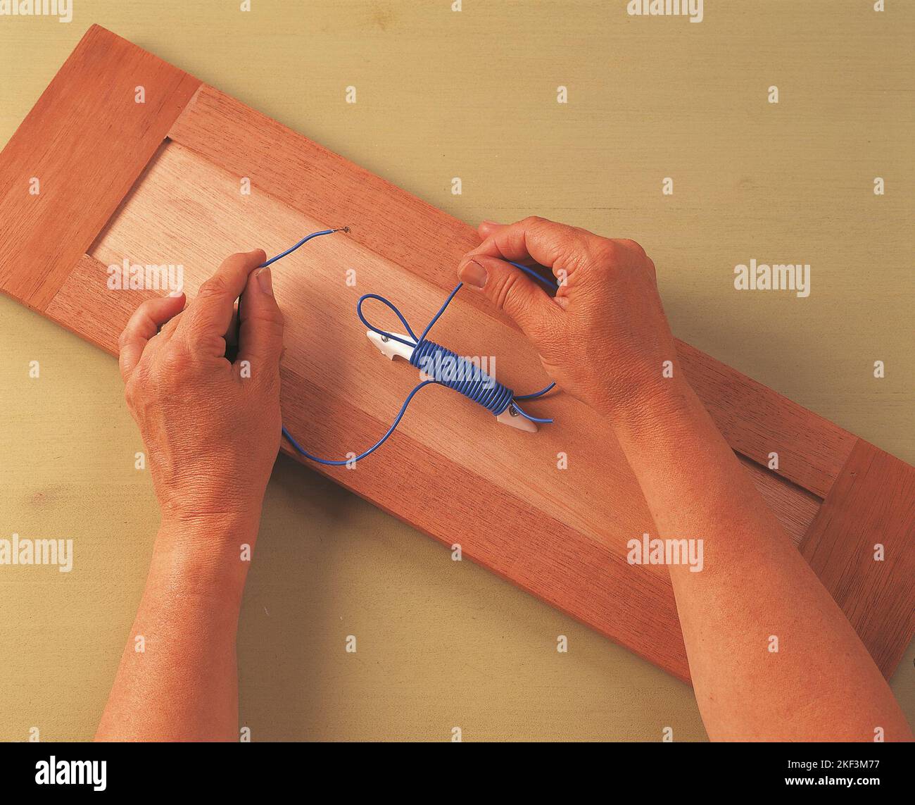Forming a wire loop Stock Photo Alamy