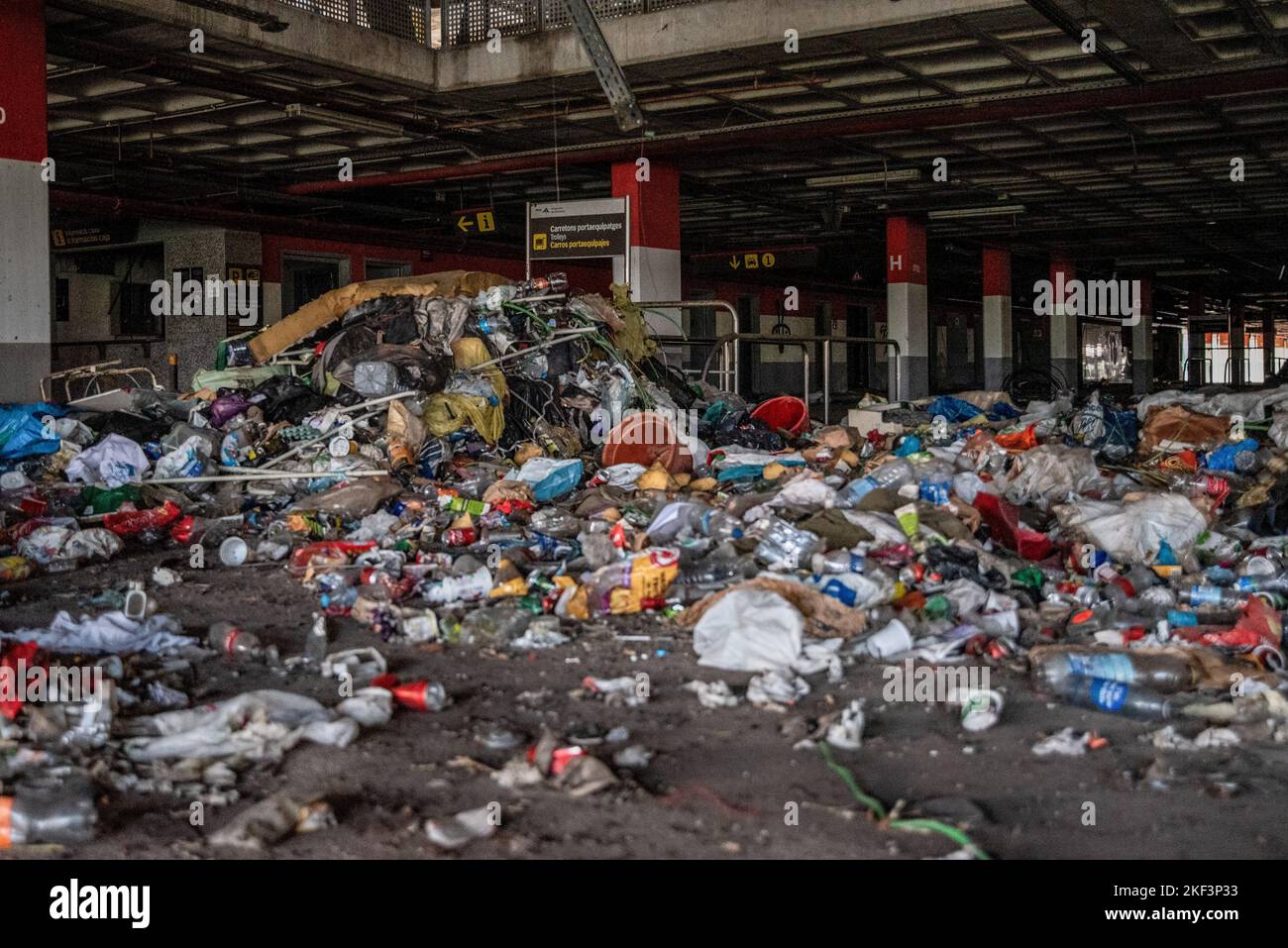 Barcelona, Spain. 15th Nov, 2022. Piles of rubbish and dirt have been