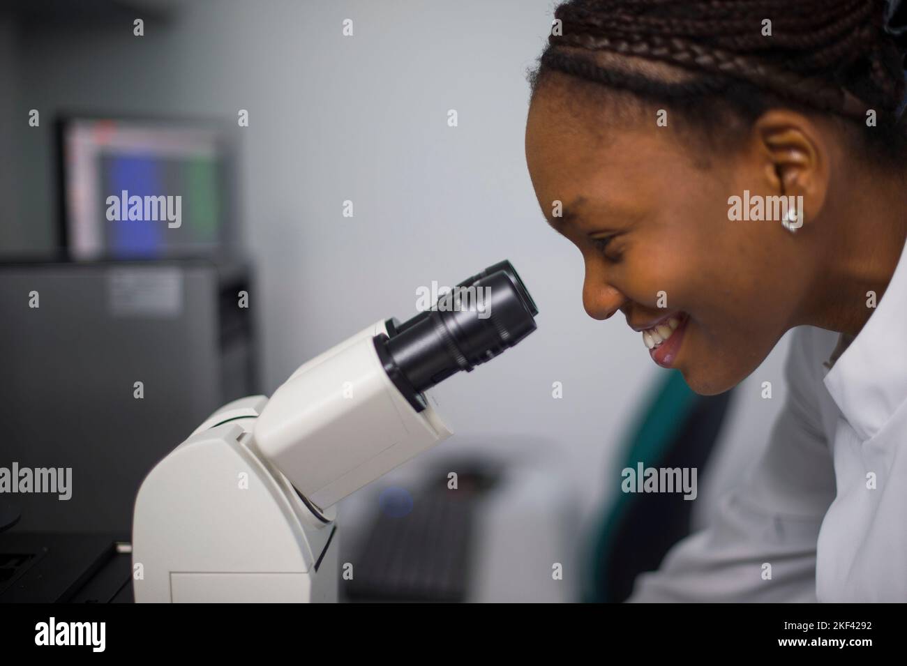 Student microscope hires stock photography and images Alamy