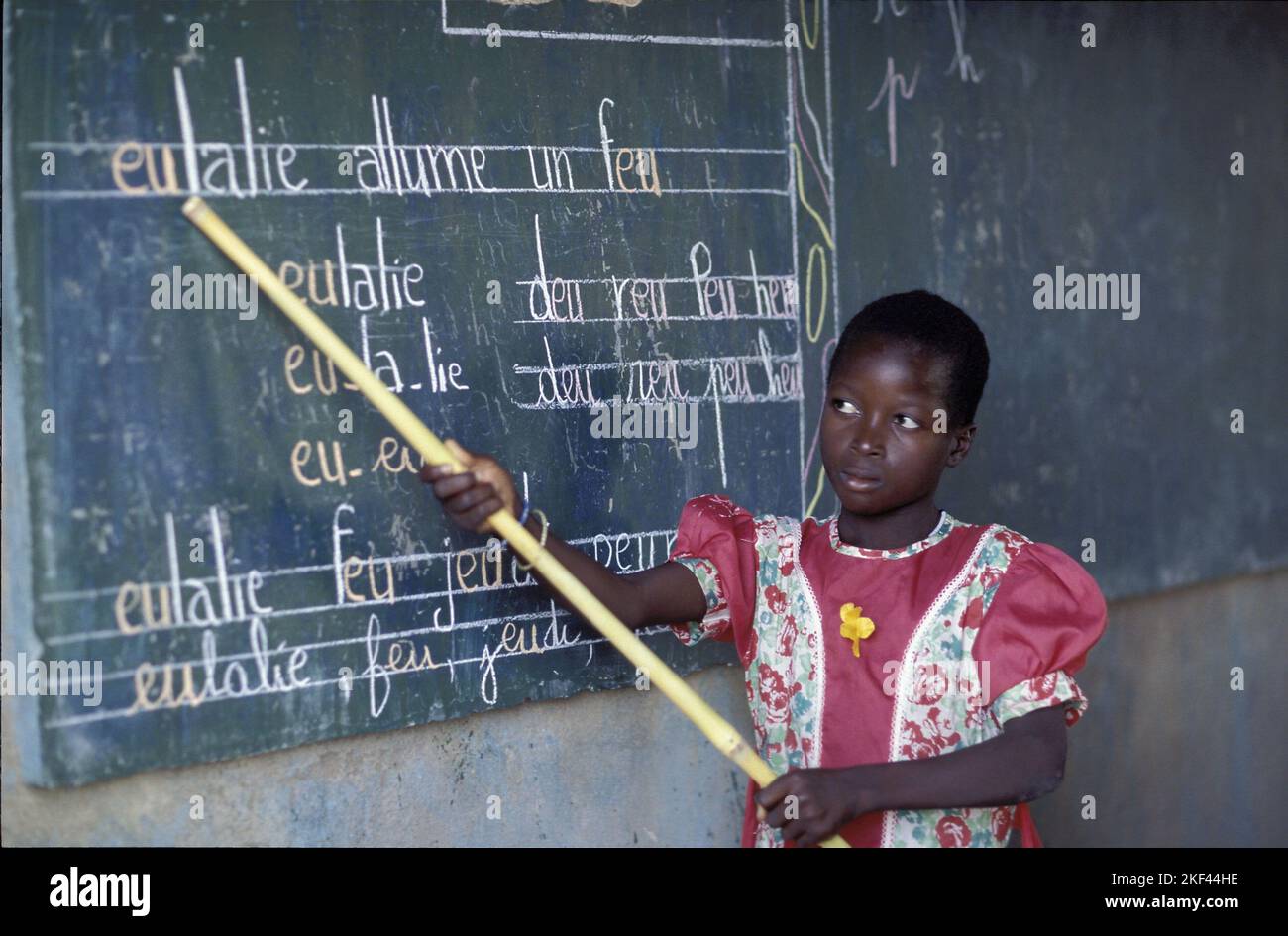 Burkina Faso, Schoolgirl pointing at the blackboard; french language