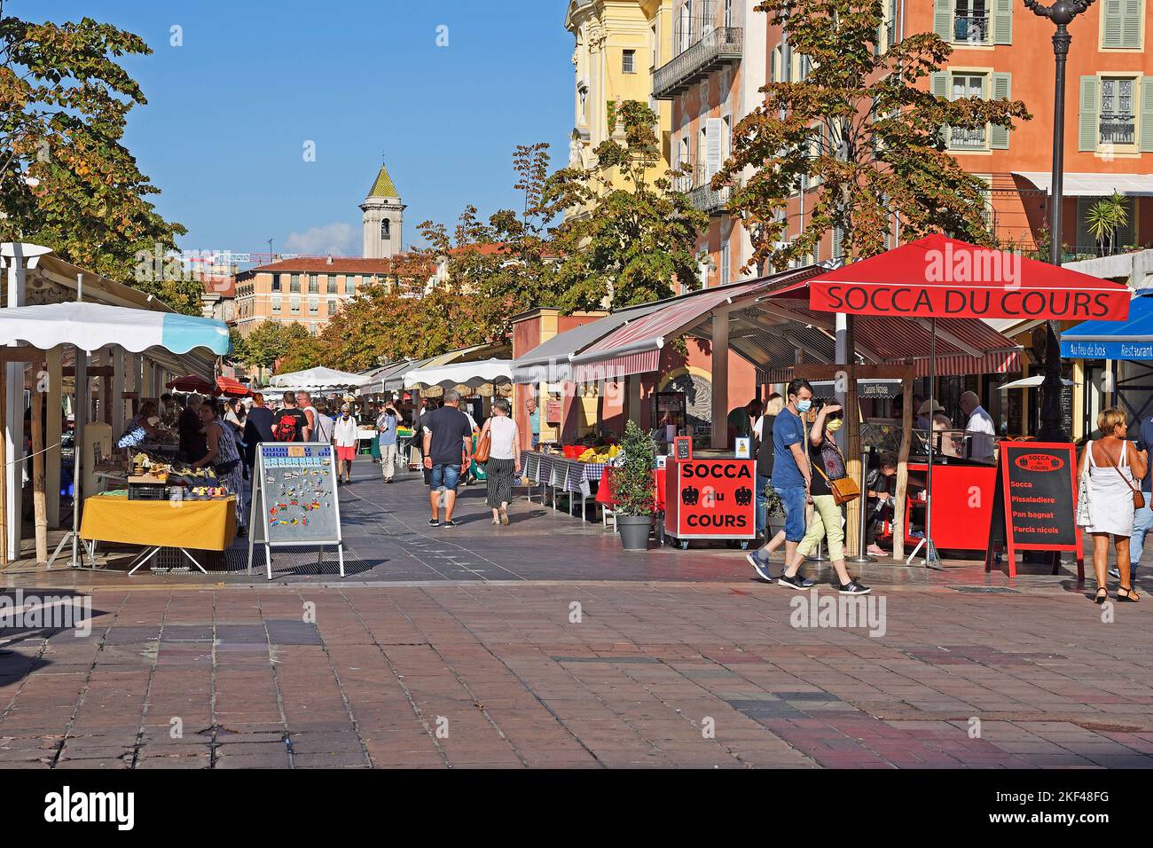 Markt auf dem Cours Saleya,  Innenstadt, Nizza, Département Alpes-Maritimes, Region Provence-Alpes-Côte d’Azur, Frankreich Stock Photo