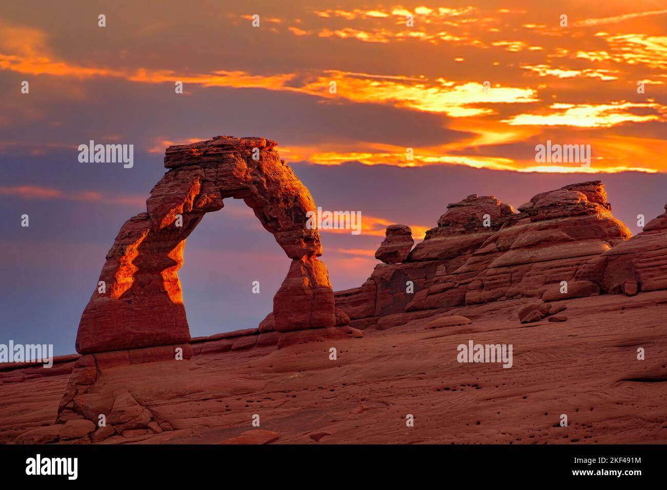 Delicate Arch Felsbogen bei Sonnenuntergang, Arches Nationalpark, Utah, USA, Nordamerika Stock Photo