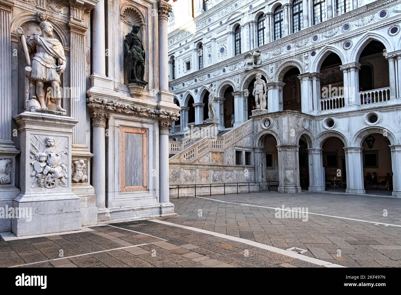 Gebäude im Innenhof, Dogenpalast, Venedig, Venetien, Italien Stock Photo