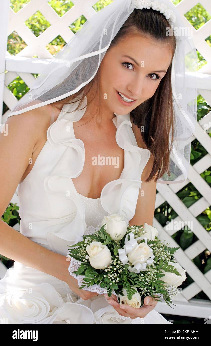 Braut in Weiss, Brautkleid, Blumenschmuck, Hochzeit, Ehe, Heirat, Aufgeregt, Brautstrauß, Brautstrauss, Stock Photo