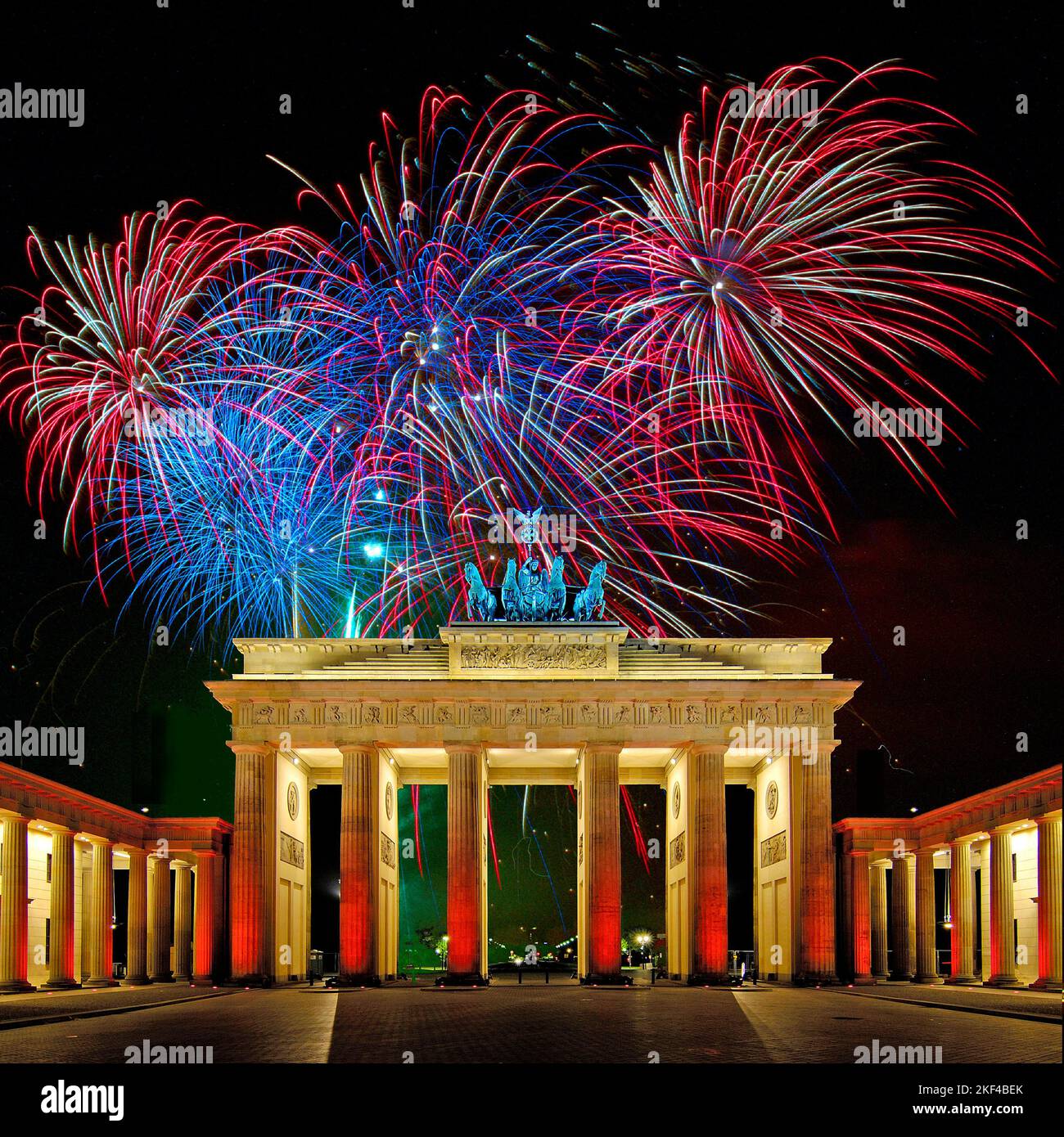 Berlin Brandenburger Tor Feuerwerk Silvester Stock Photo Alamy