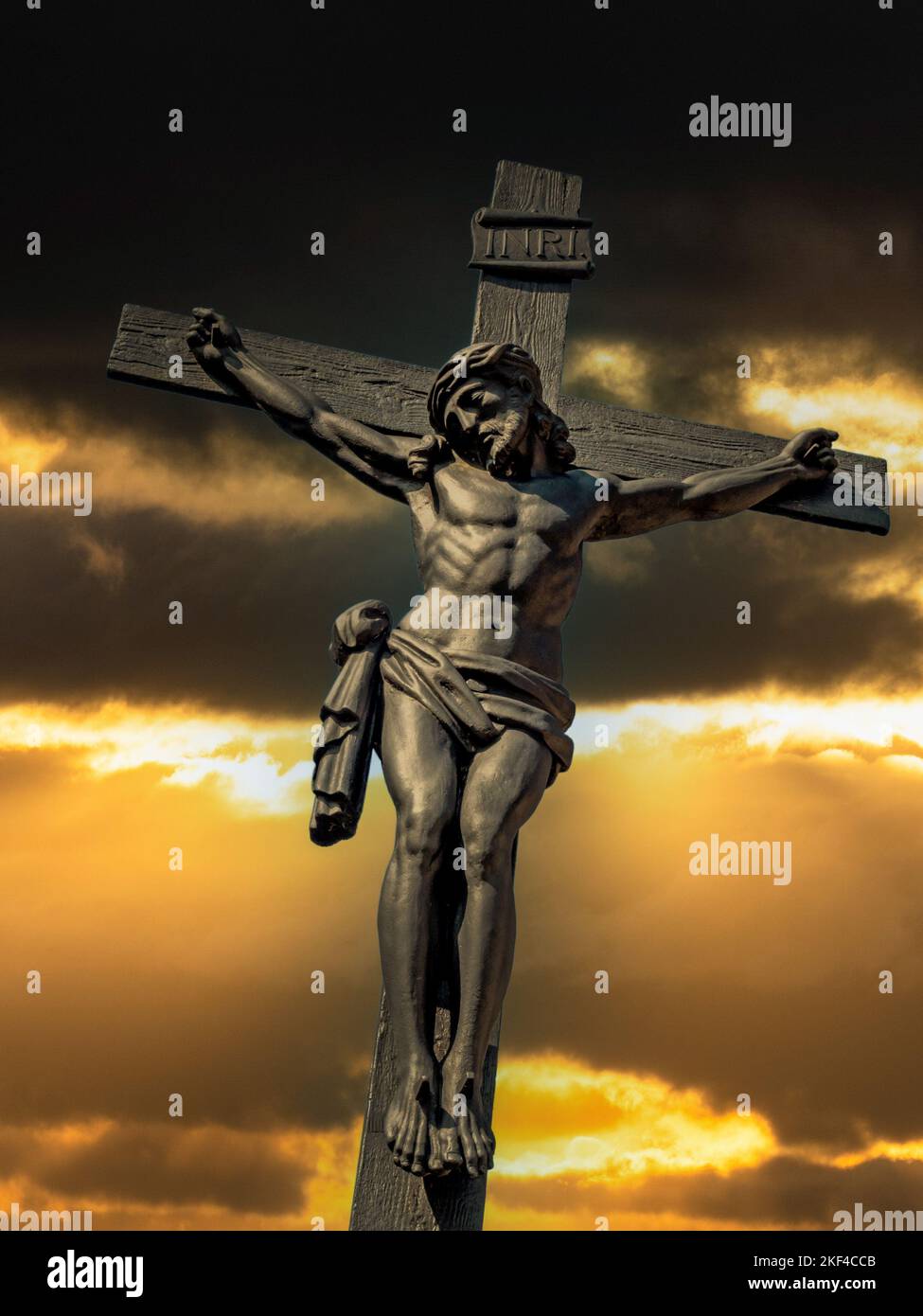 Kreuzigung Jesus Christus. Symbolfoto für Ostern, Sonnenuntergang, dramatischer Himmel, Stock Photo