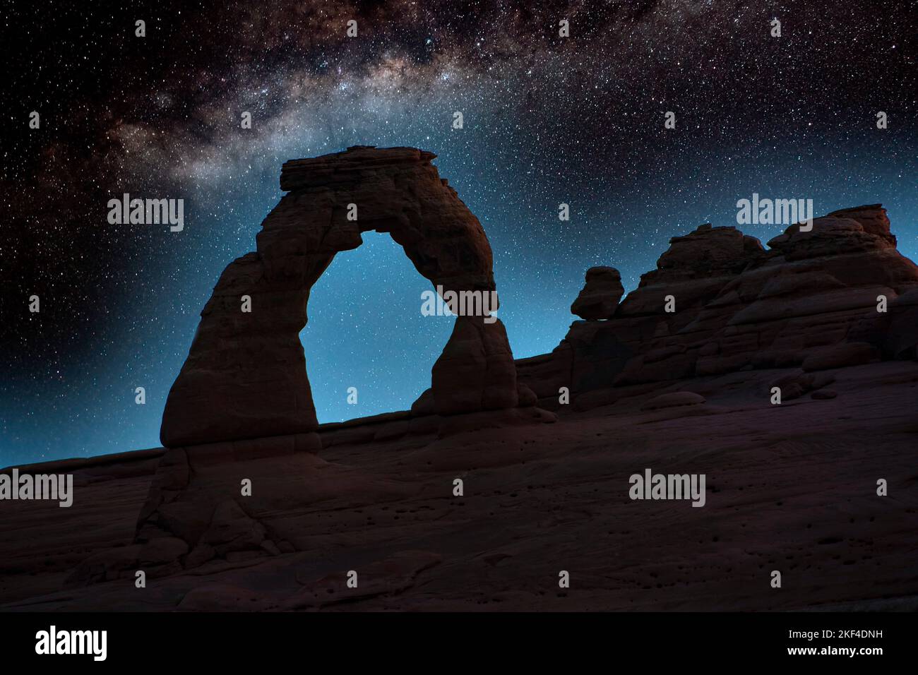 Delicate Arch Felsbogen bei Nacht mit Milchstraße, Arches Nationalpark, Utah, USA, Nordamerika, Nachtaufnahme, Moab, Stock Photo