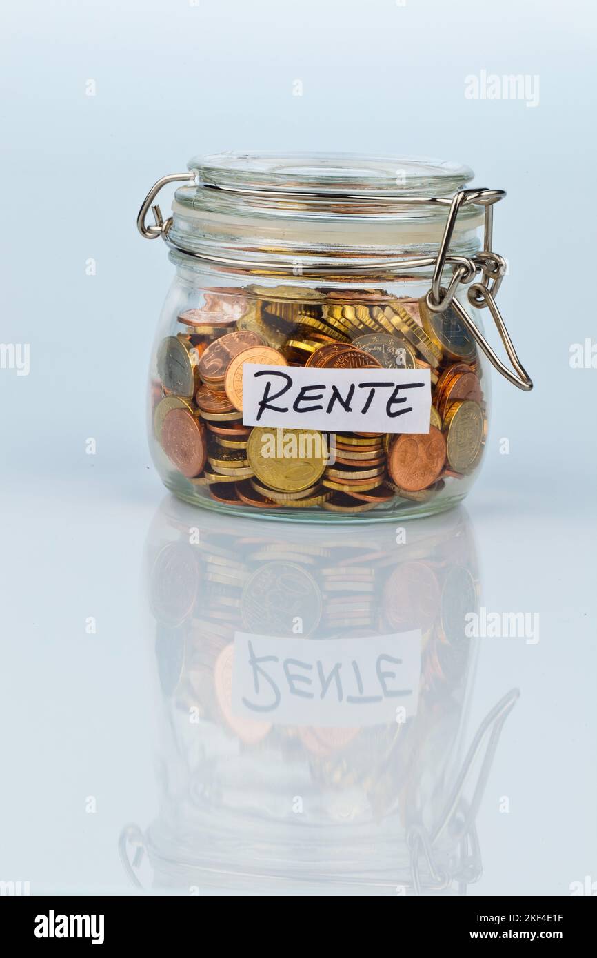 Ein Glas mit Euromünzen, Sparen für die Rente, Notgroschen, Anschaffung, Zusatzrente, Aufschrift: rente, Stock Photo