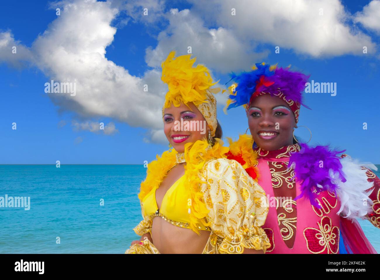 Kuba, Tänzerin am Meer, zwei Personen, Kostüm, Showgirls, Nachtclub, Tanzshows, Stock Photo