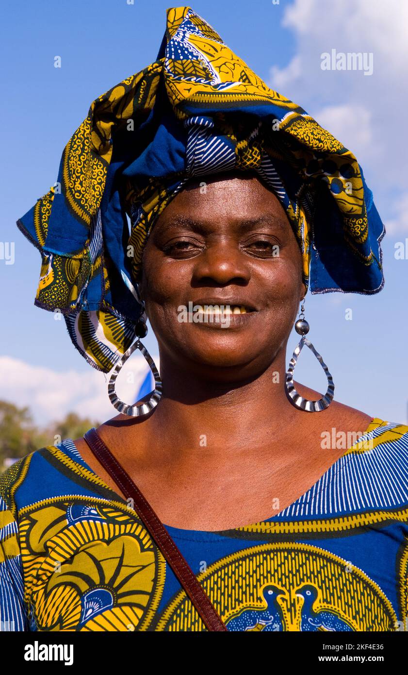 Porträt einer Fau aus dem Senegal in landestypischer Tracht, Senegalesin, 50, Jahre, Dakar, Stock Photo