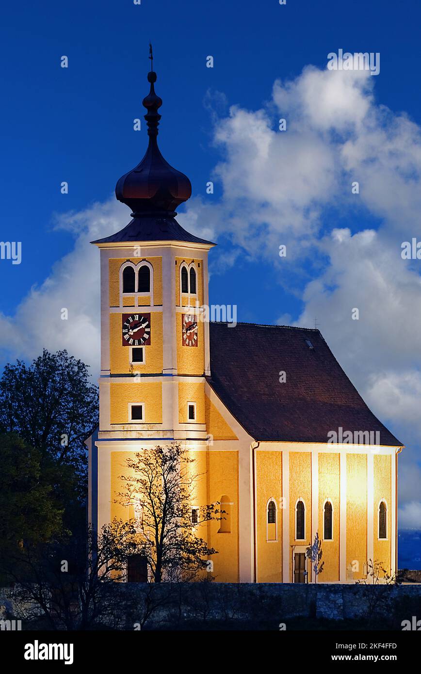 Österreich, Burgenland, Donnerskirchen, Kirche, Abendstimmung, Beleuchtung, Stock Photo