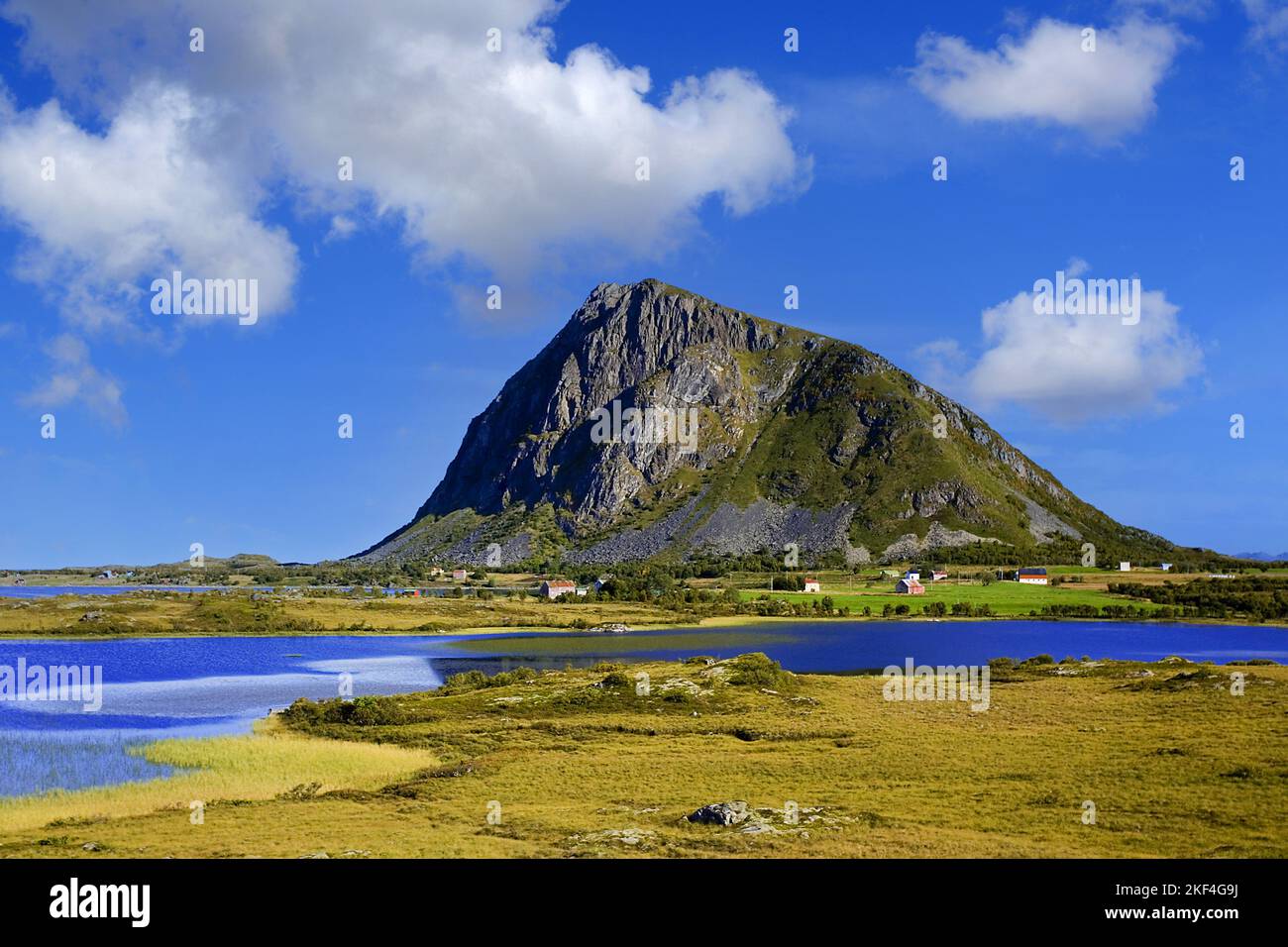 Norwegen Lofoten Gimsoeya Hoven Stock Photo Alamy