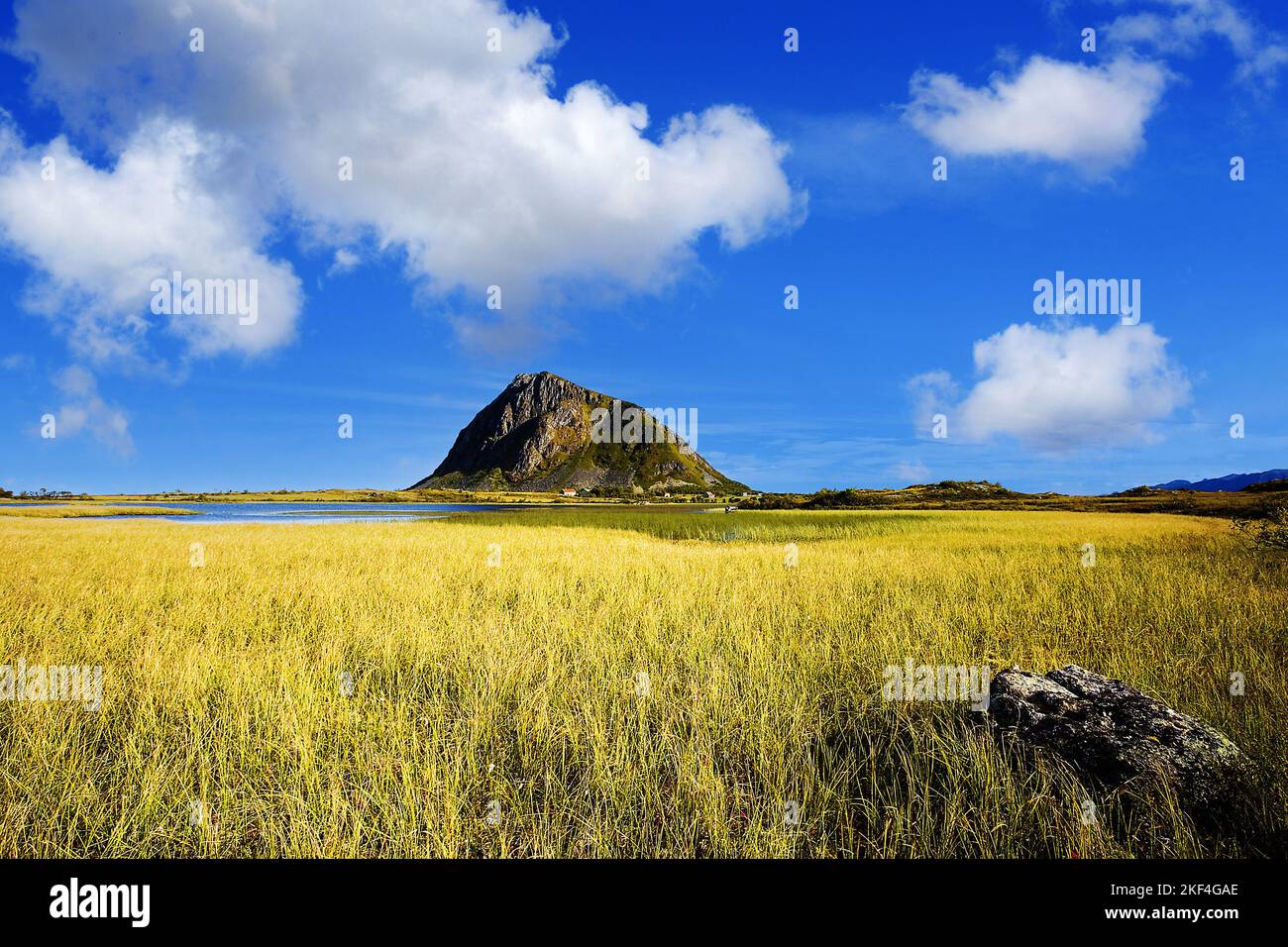 Norwegen Lofoten Gimsoeya Hoven Stock Photo Alamy